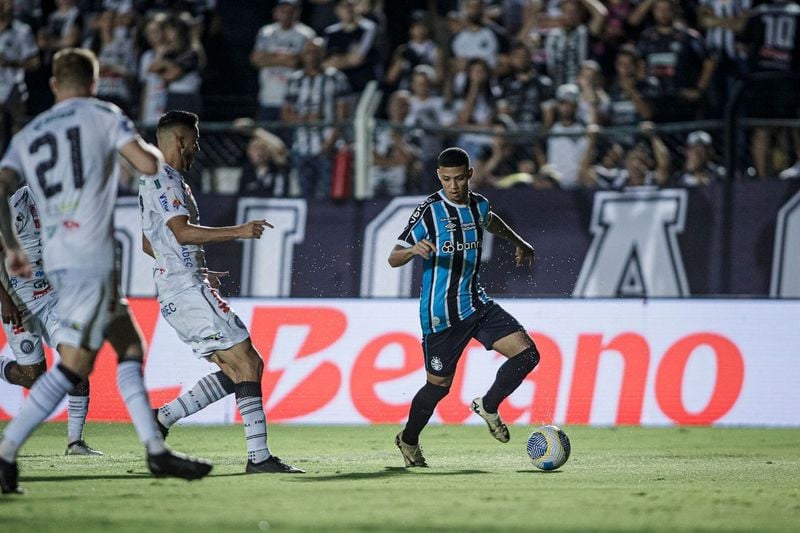 Grêmio empata com o Operário no Paraná e leva decisão para a Arena