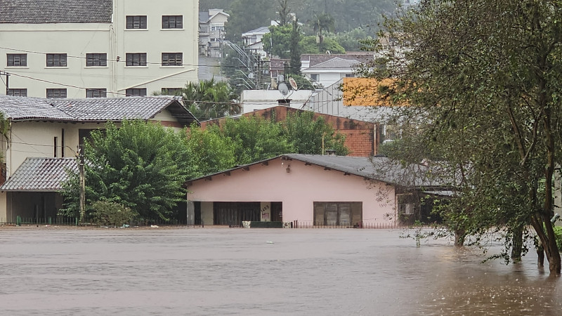 Cidades como Encantado, banhada pelo rio Taquari, sofrem com inundações e situação vai piorar