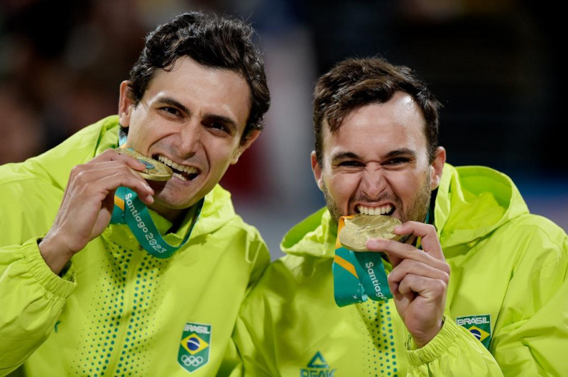 Dupla formada por André e George confirma vaga para Paris 2024 no vôlei de praia