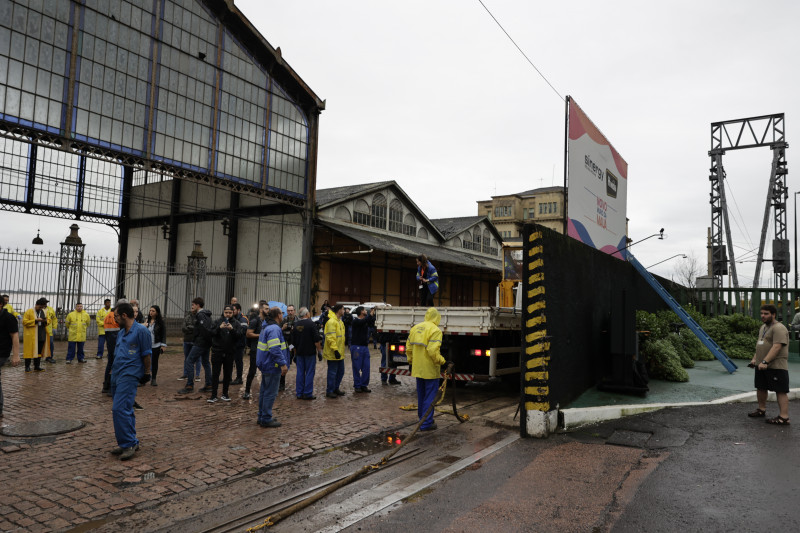 Em Porto Alegre, as comportas da Mau&aacute; foram fechadas na manh&atilde; desta quinta-feira (2) Foto: T&acirc;nia Meinerz/JC