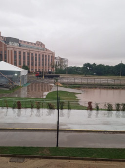 Comércio fecha e prejuízo com cheias é incalculável