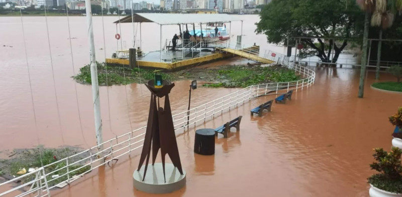 Sede do Grêmio Náutico União na Ilha do Pavão já sofre com a elevação do Guaíba