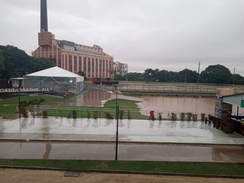 Cais Embarcadero está fechado devido à elevação do nível do Guaíba e sem data para reabrir