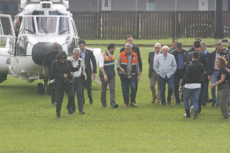 Lula chega ao RS e sobrevoa áreas atingidas pelas cheias