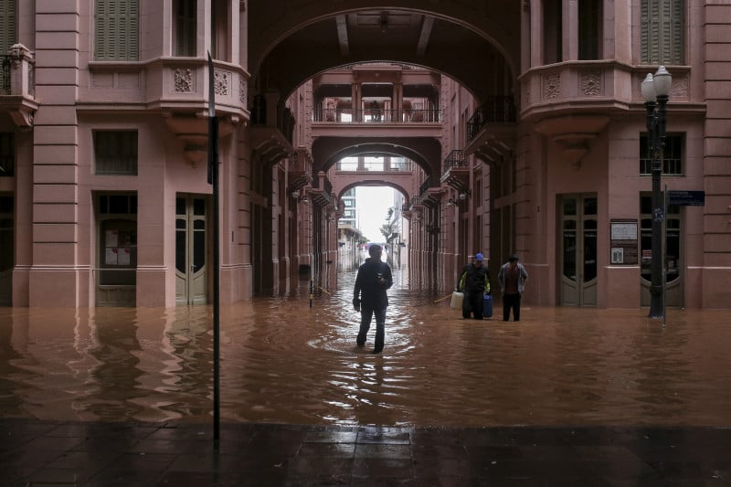 Adaptação deve dar atenção à ciência e dialogar com a sociedade; na foto, enchente de maio em Porto Alegre