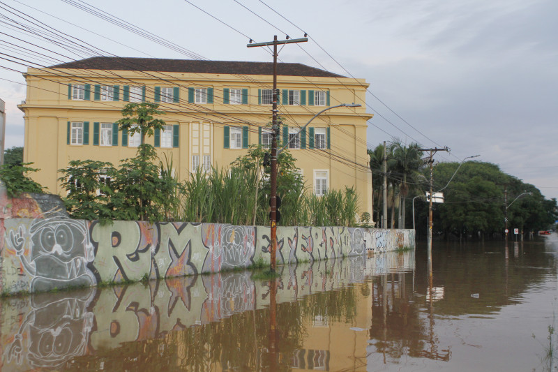 Elevação poderá atingir em torno de 5,4m, resultado das chuvas recentes e atuação do Vento Sul