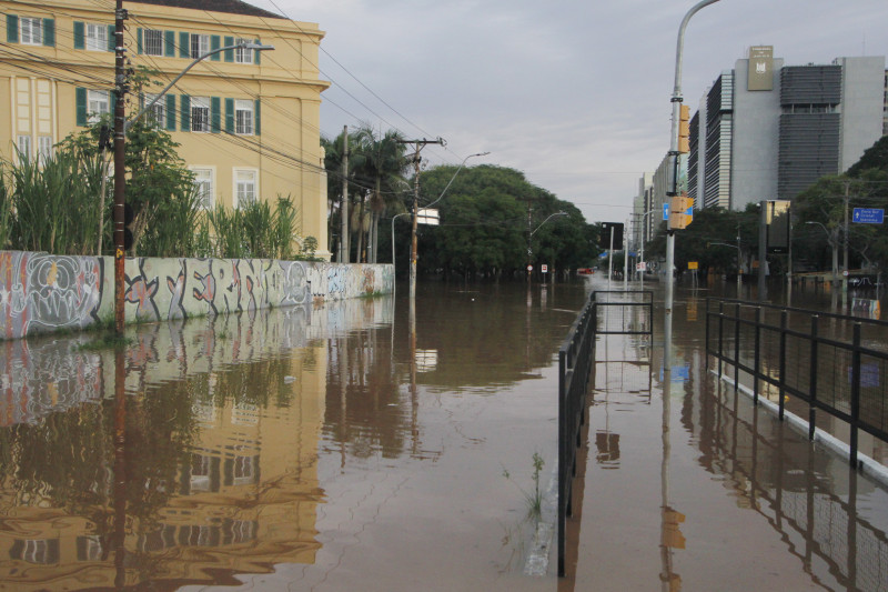 Prefeitura pediu a evacuação dos moradores dos bairros Menino Deus e Cidade Baixa