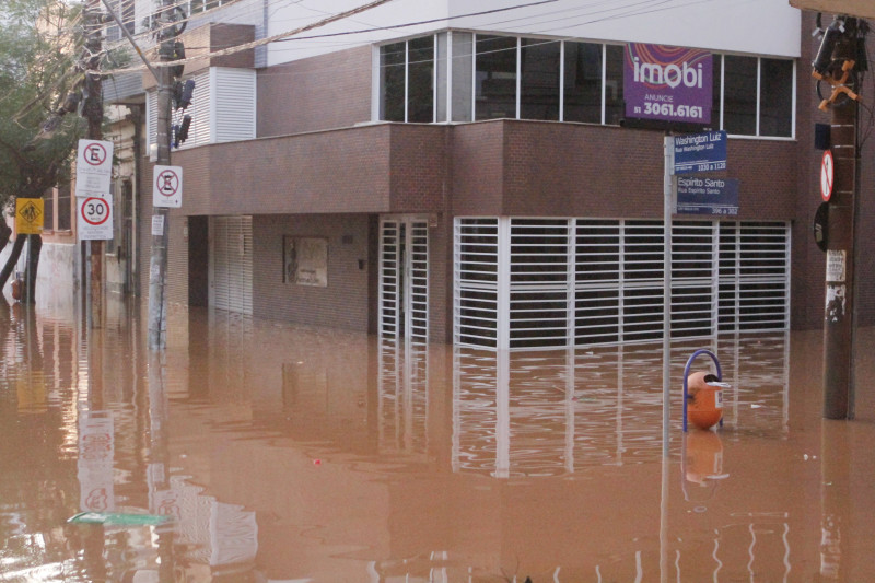 Em Porto Alegre são aproximadamente 138 mil clientes com o serviço interrompido