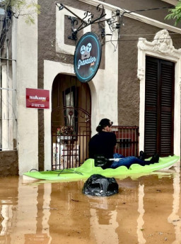 Donos de bares e restaurantes temem perda total devido à enchente
