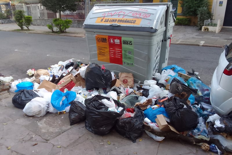 Prefeitura justifica a troca para melhorar a limpeza ao redor dos locais