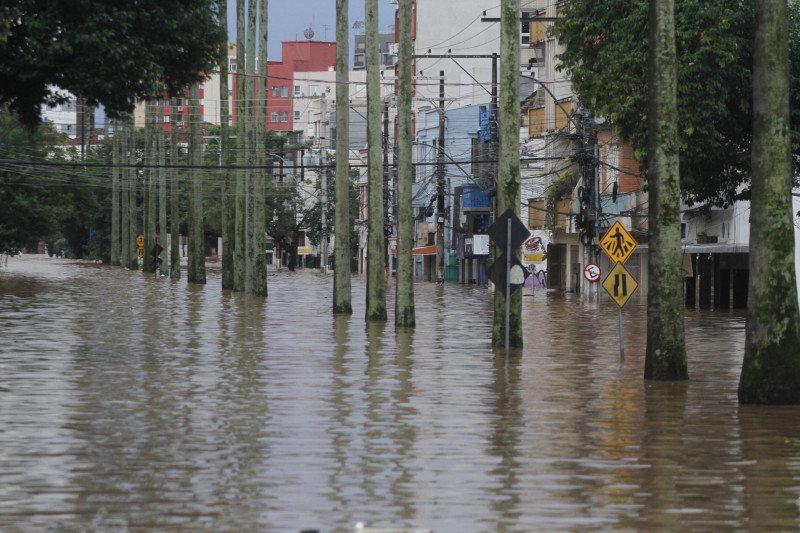 V&aacute;rios bairros de Porto Alegre seguem com problemas no fornecimento de &aacute;gua