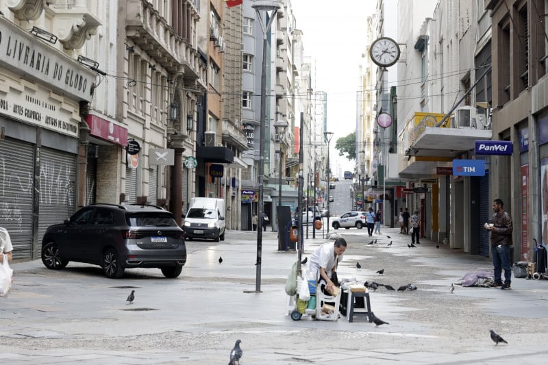 Lojas do Centro Histórico estão fechadas já que a água atingiu vários pontos da região