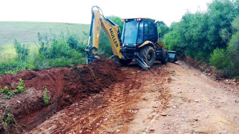 Mutir&atilde;o para recupera&ccedil;&atilde;o de vias e estradas est&aacute; em andamento