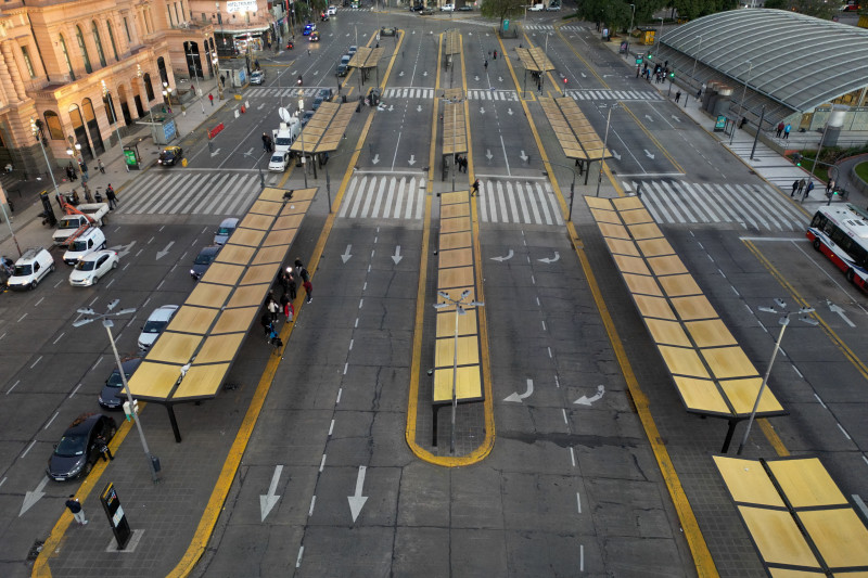 Protesto levou ao cancelamento de centenas de voos e paralisou as principais linhas de &ocirc;nibus