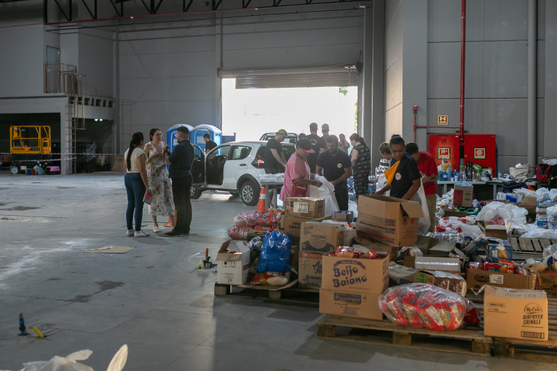 Prefeitura abriu central única para receber doações de roupas e donativos