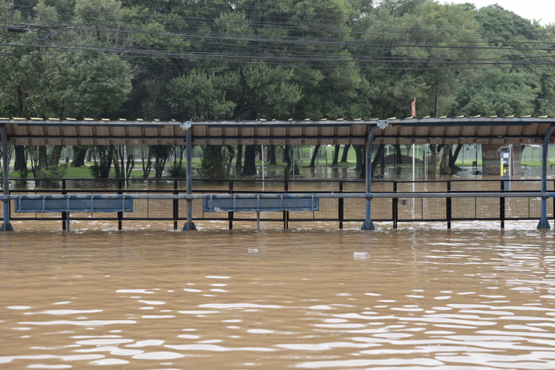 Madrugada de sexta para sábado registrou queda de 8cm no nível do Guaíba