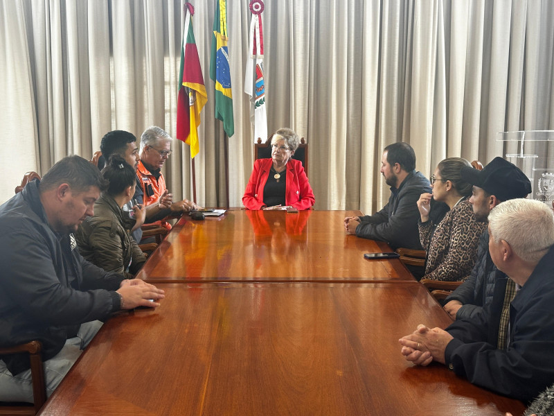 Comitiva de moradores do bairro Belvedere pediu para prefeitura considerar questão