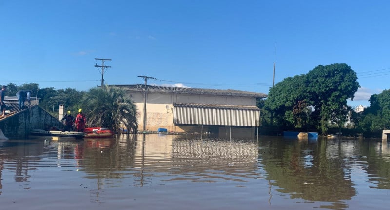No bairro Rio Branco, um dos equipamentos está submerso; água atingiu 6 metros de altura