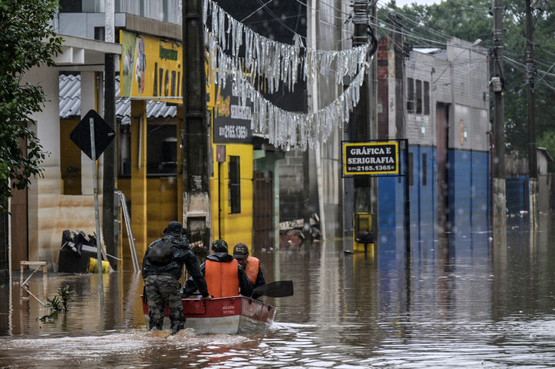 O Rio do Sinos, em São Leopoldo, permanece elevado