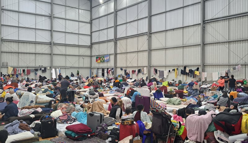 Abrigo no Grêmio Náutico União é uma das 162 estruturas foram montadas em Porto Alegre, para fornecer assistência à população atingida pelas enchentes que afetam o Rio Grande do Sul 