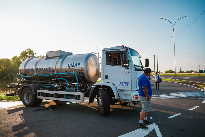 Após manobra do Dmae, demanda diária da Santa Casa da Capital caiu de 45 para 20 caminhões 