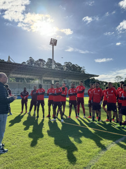 Inter volta aos treinos precisando definir mando de campo para sequência do ano
