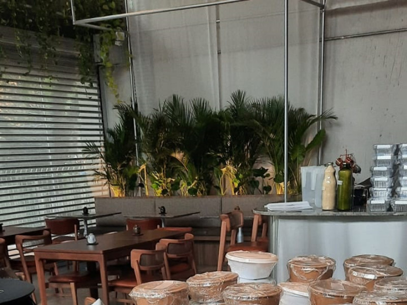 O Mu Sushi está produzindo cerca de 700 marmitas por dia para doação Foto: MU SUSHI/DIVULGAÇÃO/JC