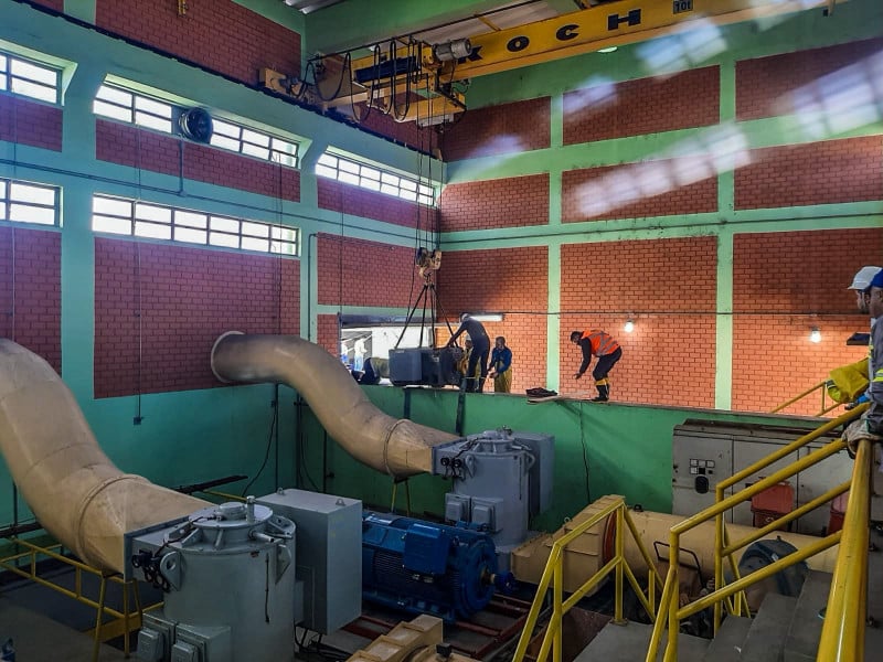 Novo motor para a estação do Moinhos de Vento foi içado nesta manhã