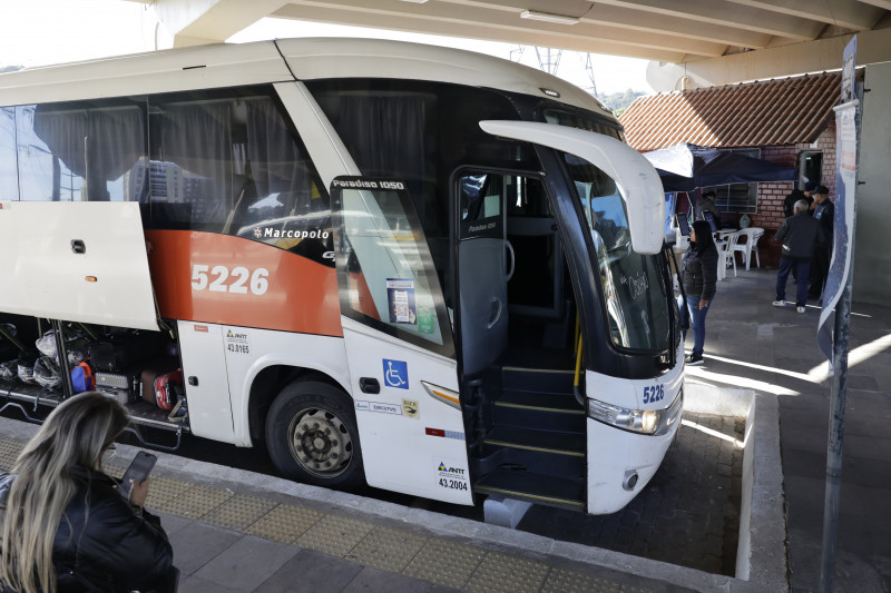 Em Porto Alegre, terminal Antônio de Carvalho, no bairro Agronomia, é utilizado como rodoviária improvisada 