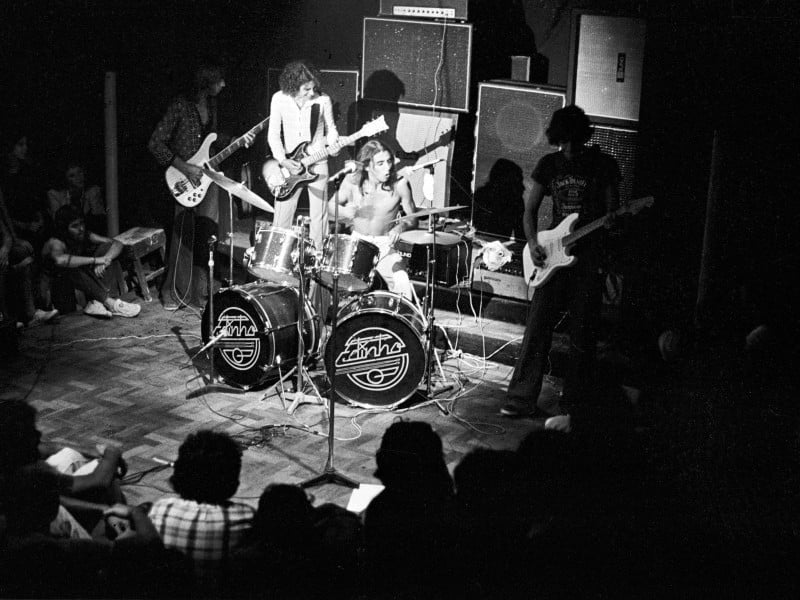 Nos primórdios do Bixo da Seda; Vera Cruz está à direita, no canto escuro