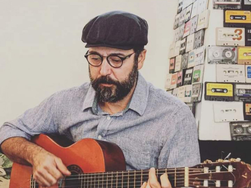 O cantor firmou uma parceria com bares afetados pelas enchentes na capital 
