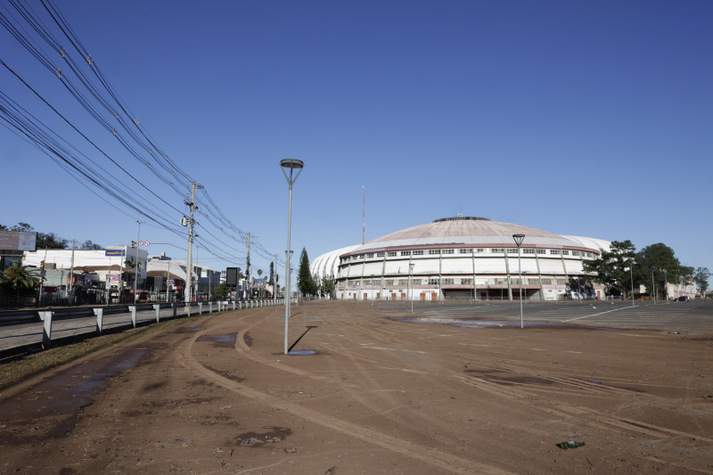 Com estações de bombeamento em ação, áreas estão secando em Porto Alegre