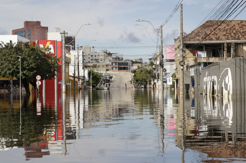 Rua Souza Reis no final de Terceira Perimetral está interditada devido aos alagamentos