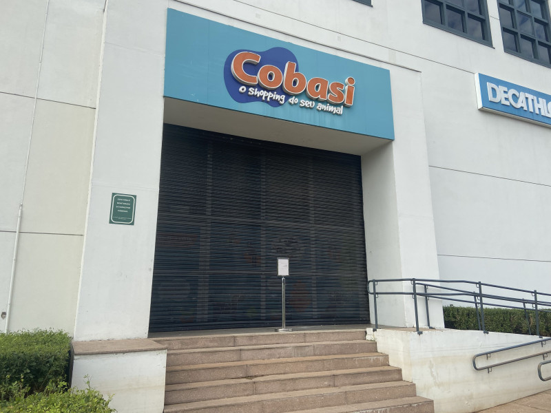 Na unidade do Shopping Praia de Belas, pelo menos 38 animais foram encontrados sem vida