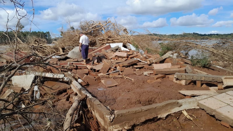 Roni Silva viu a &aacute;gua atingir o teto da casa onde morava