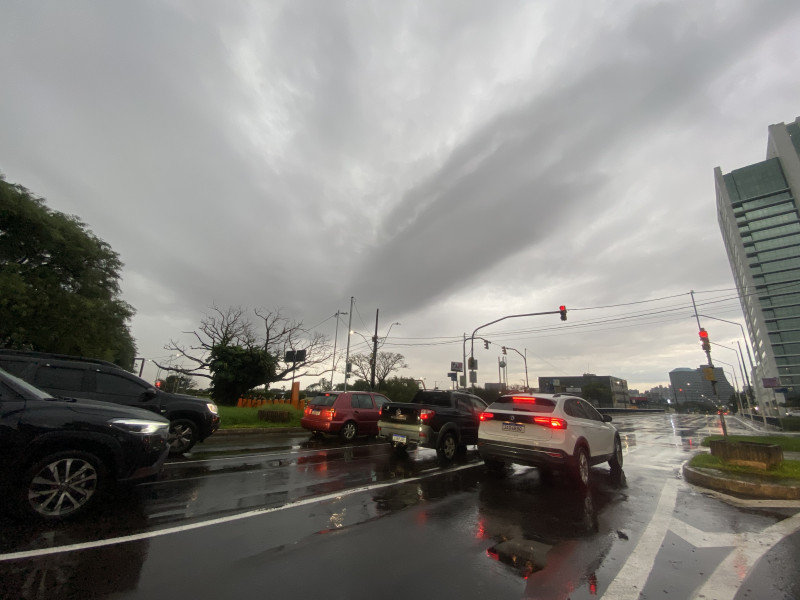 Choveu forte na madrugada na Capital, que tem vários pontos de alagamento