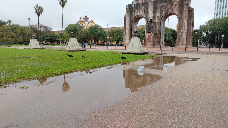 A natureza do Parque Farroupillha se encarregou de absorver as águas da chuva
