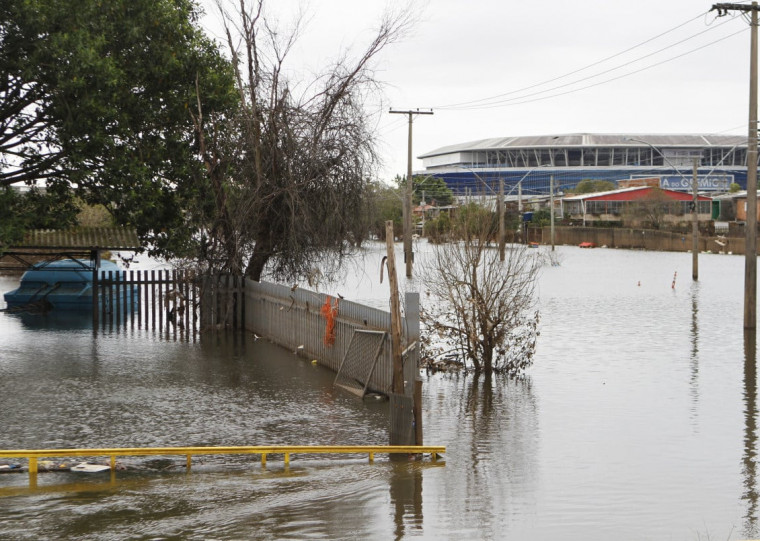 Equipamento drena cerca de 6 mil litros de água por segundo no bairro