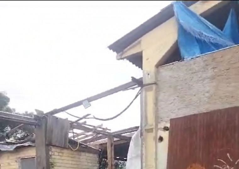 Pátio e galpão da Cooperativa Mãos Unidas foram tomados pela água