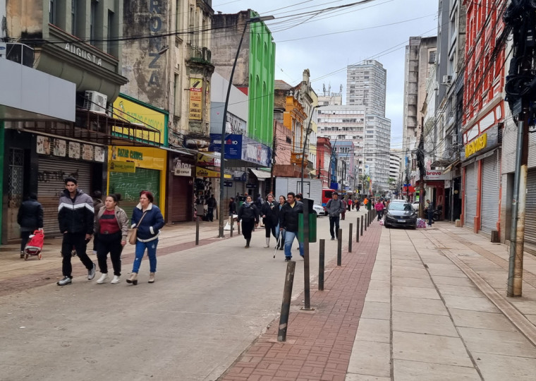 Comerciários podem ter suspensão de contrato e redução de salário em Porto Alegre