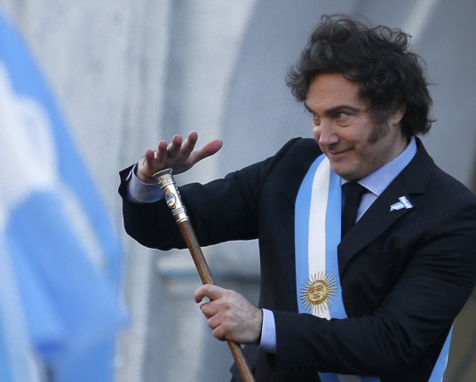 Efeito Milei: o que mudou na economia argentina e os impactos no RS e no Brasil