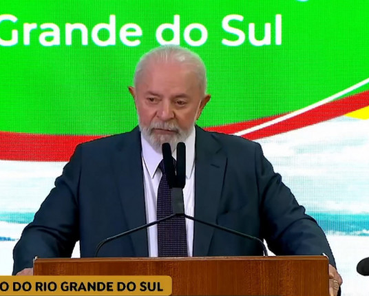 Governo federal anuncia R$ 15 bi para empresas atingidas pelas enchentes no RS