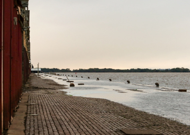 Com a água baixando, a prefeitura reabriu os portões 1 e 4 do Cais Mauá