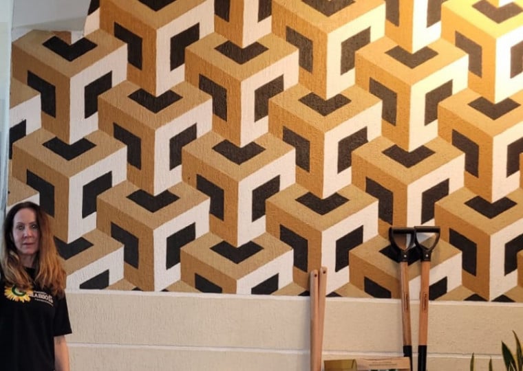 Durante esse período de enchente, Jane recebe donativos e os encaminha para distribuição a quem mais precisa