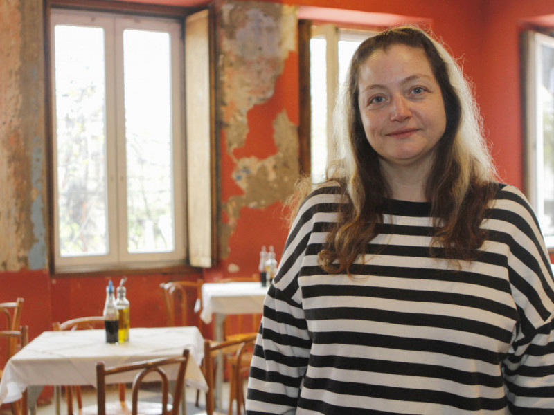 Julia Barth comanda o Ocidente, clássico do Bom Fim, que cedeu espaço para outras operações do Centro Histórico e do 4º Distrito de Porto Alegre Foto: EVANDRO OLIVEIRA/JC