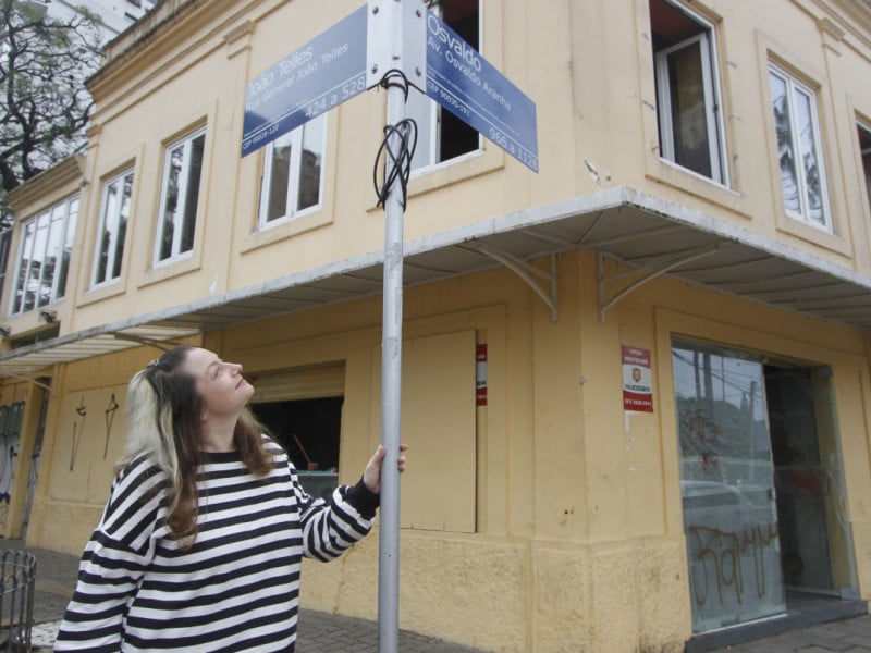 Júlia Barth, produtora do Ocidente Bar, decidiu abrir a agenda do seu estabelecimento para receber festas do Cabaret e do Cortex.  Foto: EVANDRO OLIVEIRA/JC