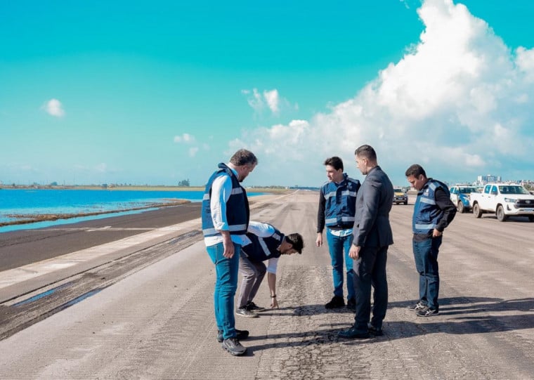 Grupo percorreu pista de pousos para verificar as condições estruturais