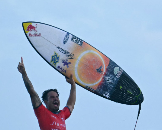 Italo é campeão em Teahupoo três semanas após ajudar em resgates no Rio Grande do Sul