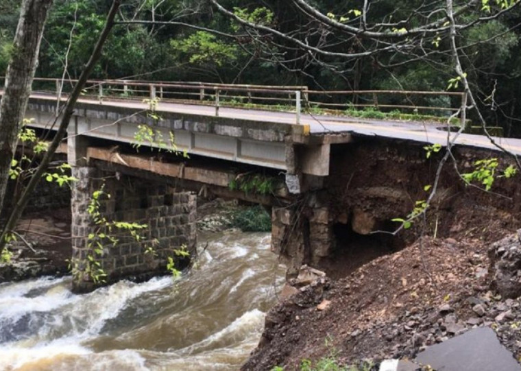 Ponte do Passo do Louro &eacute; um dos trechos bloqueados