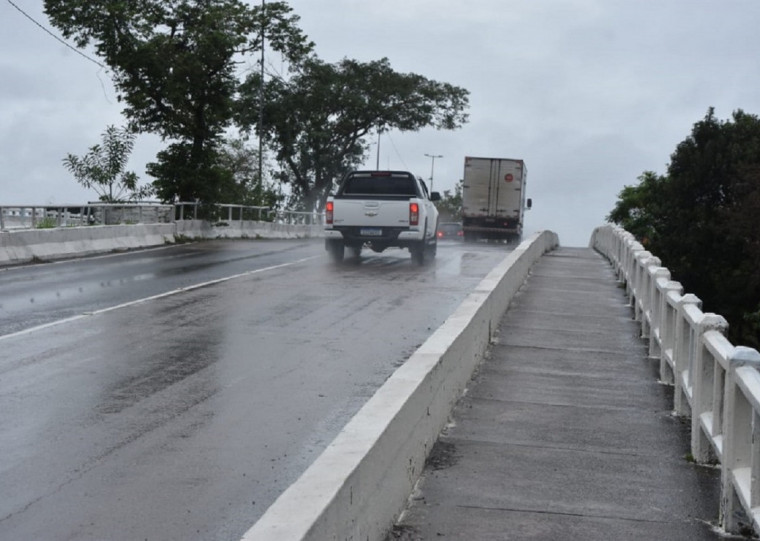 Acesso direto pela avenida Flores da Cunha ainda segue bloqueado